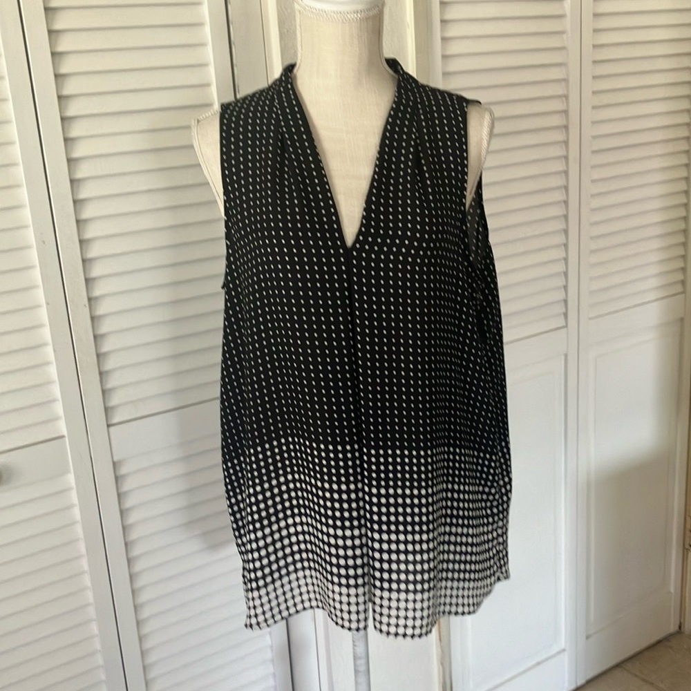 New York & Co Black tunic top, white polka dots,‎ sleeveless, v-neck size L